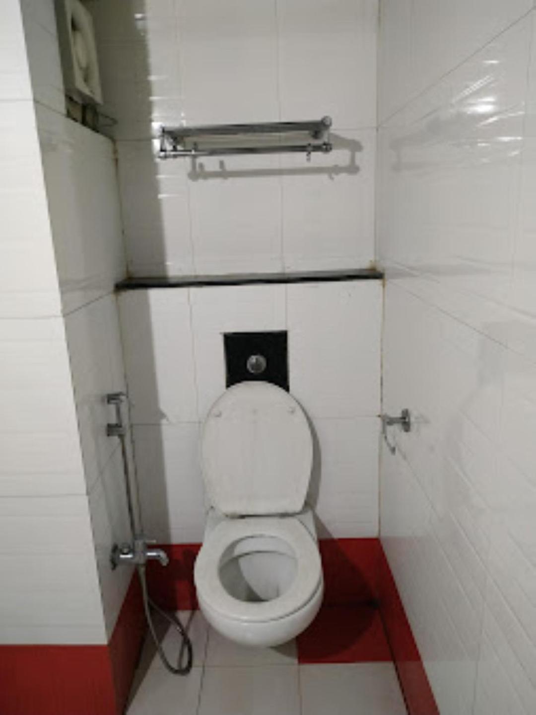 מלון בובנשוואר Gokul Plaza מראה חיצוני תמונה