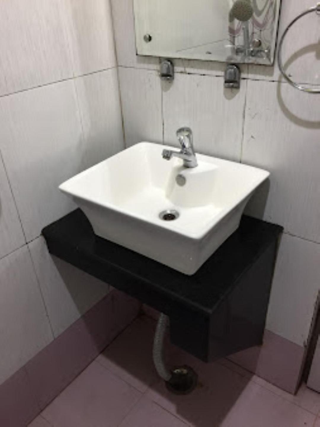 מלון בובנשוואר Gokul Plaza מראה חיצוני תמונה