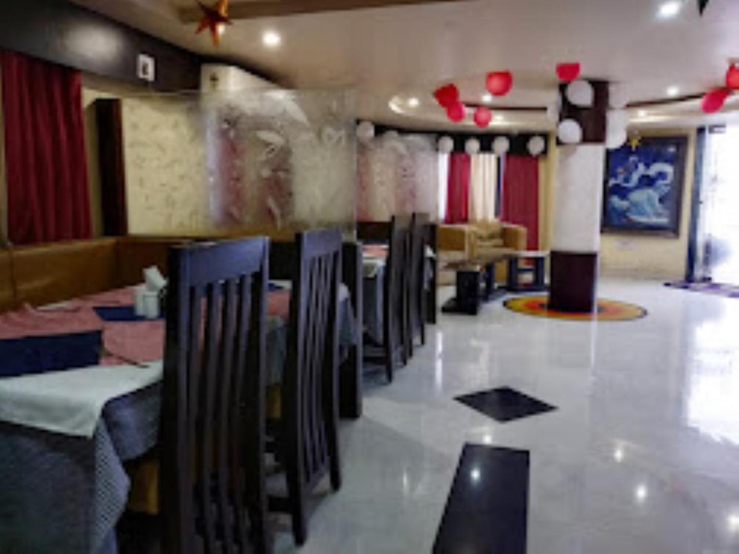 מלון בובנשוואר Gokul Plaza מראה חיצוני תמונה