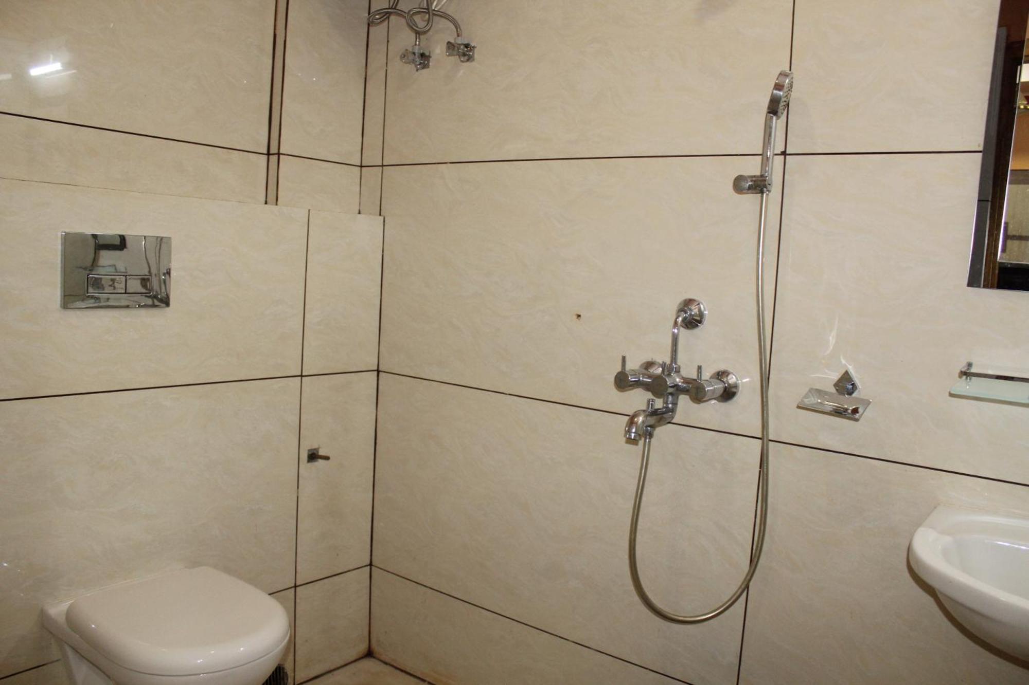 מלון בובנשוואר Gokul Plaza מראה חיצוני תמונה